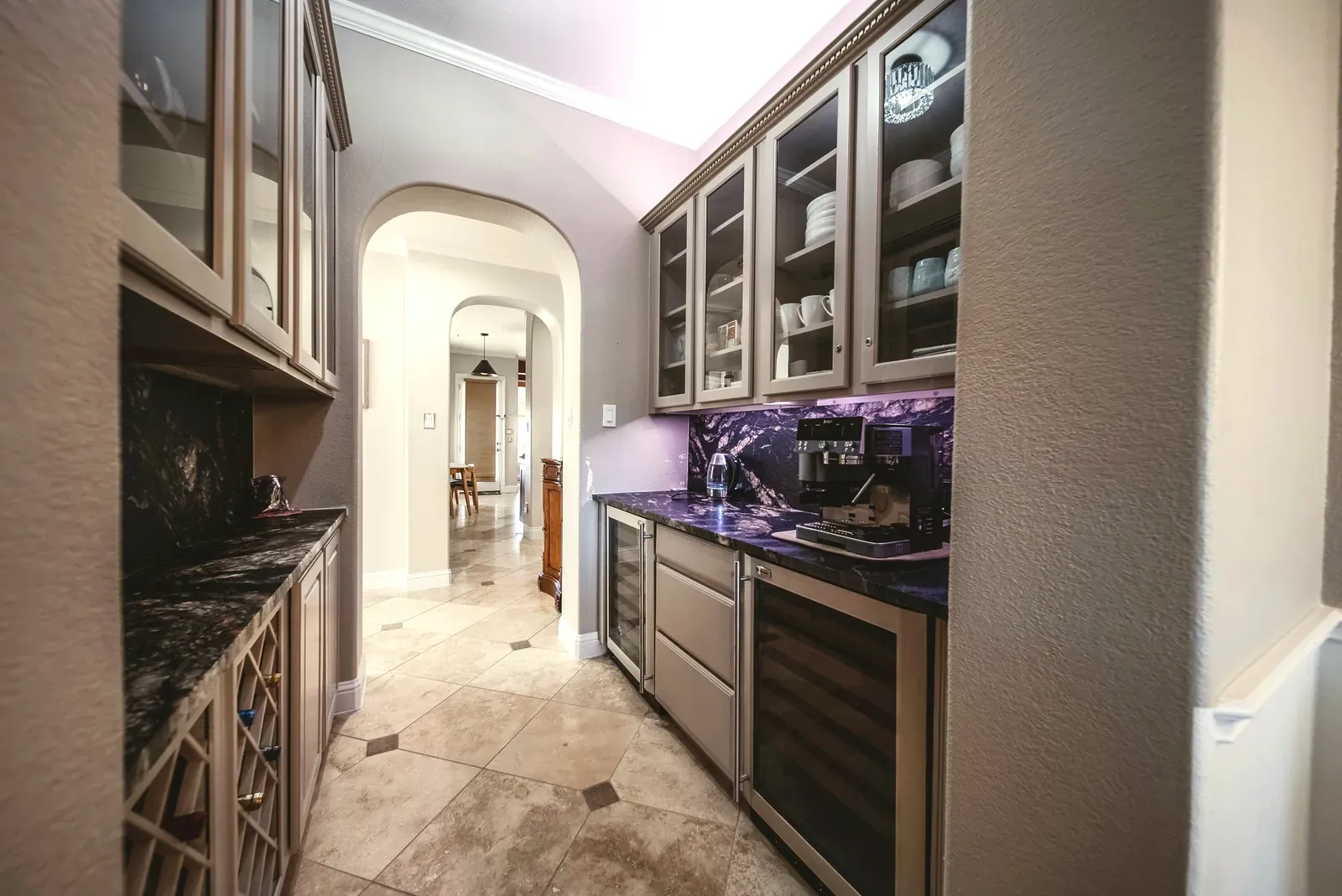 kitchen-remodel-lake-travis-austin-rift-oak-cabinetry-01